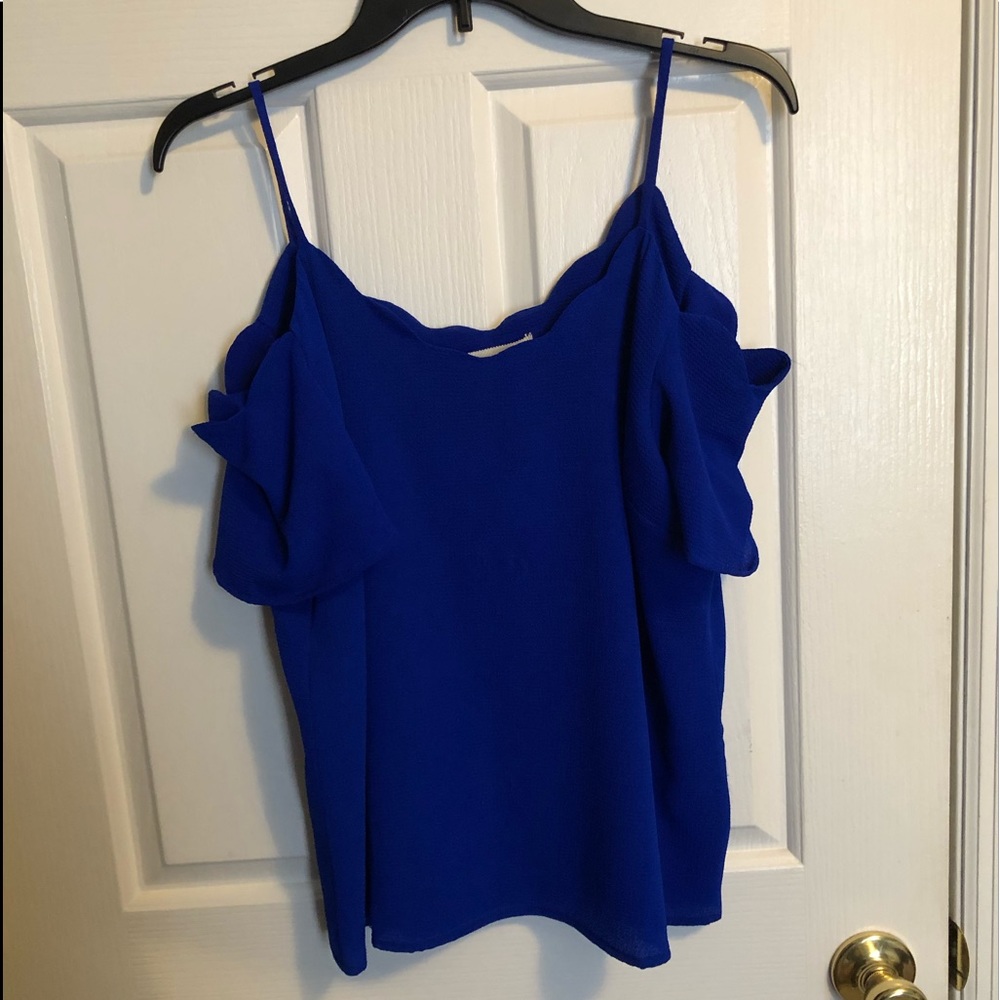 Open shoulder shirt